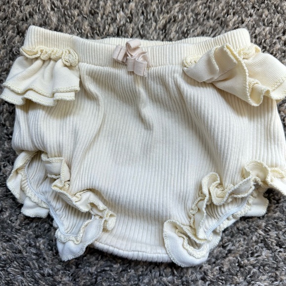 Cream Ruffled Diaper Cover Matching Set - Picture 5 of 7